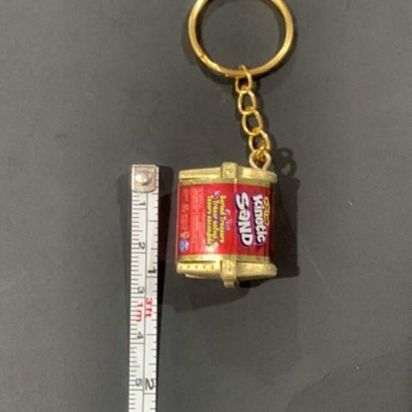 Kinetic Sand Treasure Chest Keychain – Pocket-Sized Discovery - Picture 9 of 9